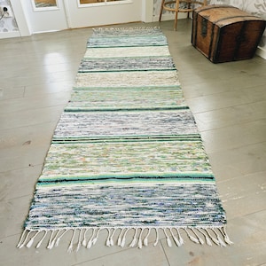 Lovely Swedish long green handwoven rag rug / carpet / teppich