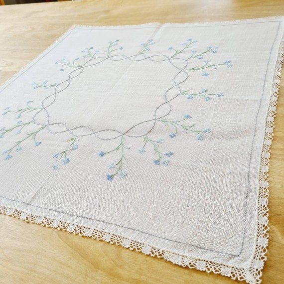 テーブルクロス　白　刺繍　お花 美しい刺繍の花柄テーブルクロス 19 3/4