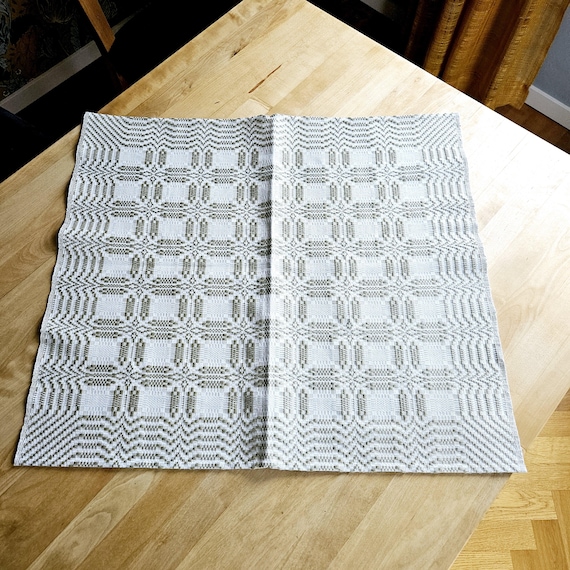 スウェーデン　リネン 手織りテーブルクロス(大)　伝統織り　ヴィンテージ ヴィンテージ手織りリネンテーブルクロス：スウェーデンの田舎風