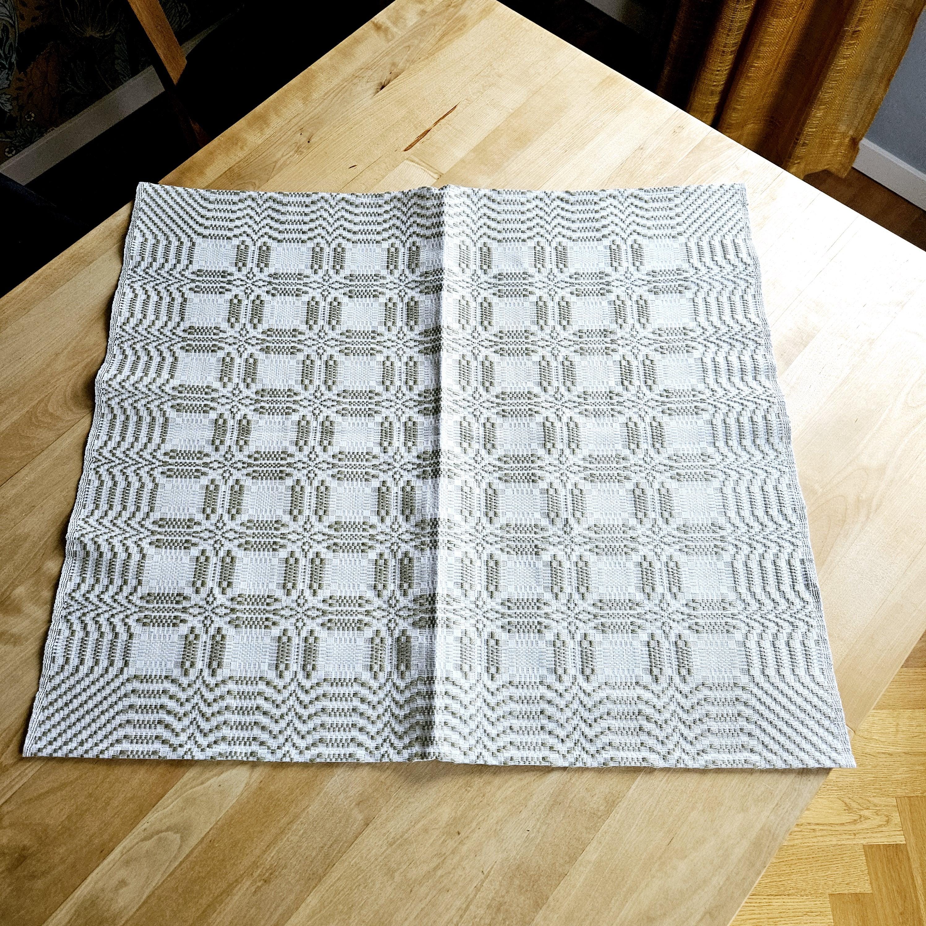 ヴィンテージ手織りリネンテーブルクロス：スウェーデンの田舎風