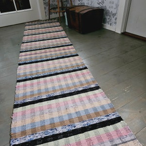 Lovely long Swedish handwoven rag rug / carpet / teppich