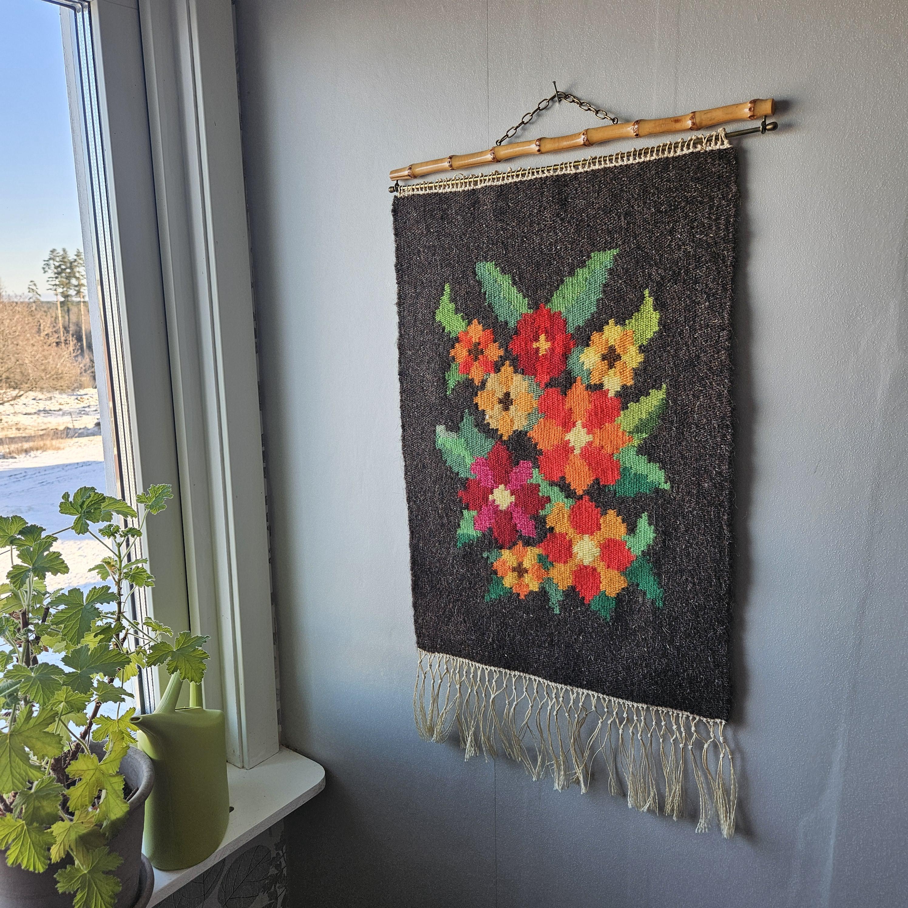 Beautiful vintage floral / 20" x 14 1/2" /woven / wall tapestry / wall hanging / wall decor from Sweden