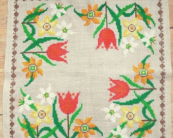 Lovely floral / 17 1/2" x 17 1/2" easter cross stitch embroidered  tablecloth in linen from Sweden
