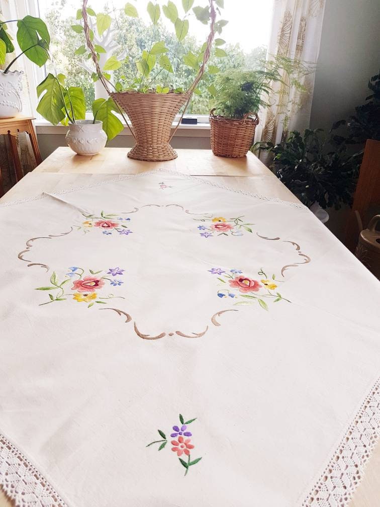 Embroidered Floral Linen Tablecloth: Vintage Swedish Lace (41