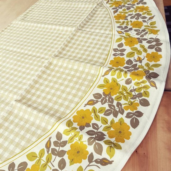 1960 printed round tablecloth with yellow roses in cotton from Sweden