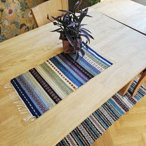 Beautiful 25 1/2&quot; x 12 3/4&quot; / handwoven / wool /tablerunner / tablecloth in mint condition  from Sweden