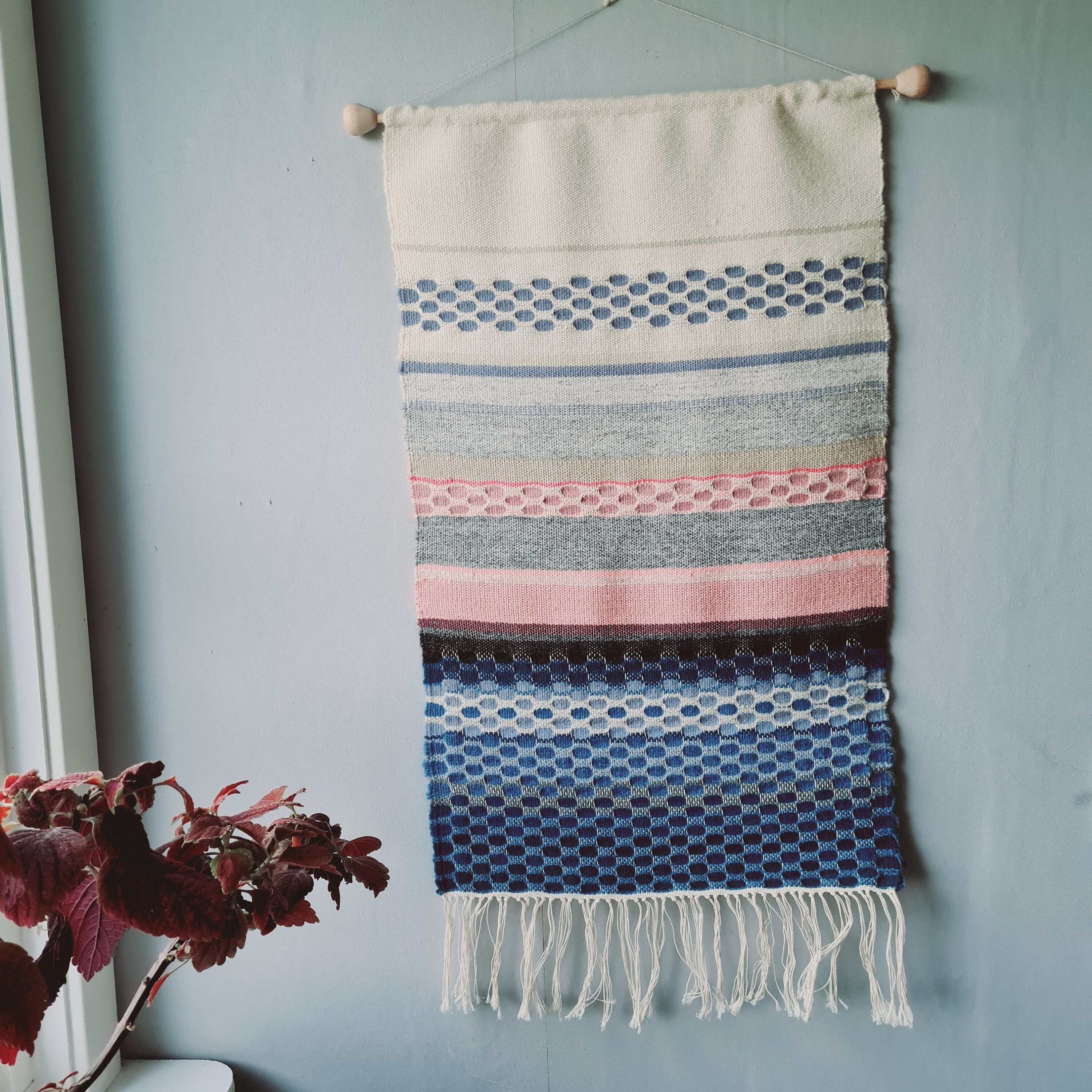 Très grand tapis kilim moldave ancien, laine tissée à décor de fleurs