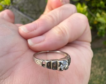 Vintage art deco 18k white gold diamond engagement ring
