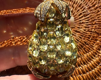 Vintage Ciner crystal brooch