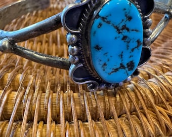 HOLBROOK AZ Signed  Vintage Native  American  NAVAJO Turquoise  Sterling Silver Cuff bracelet