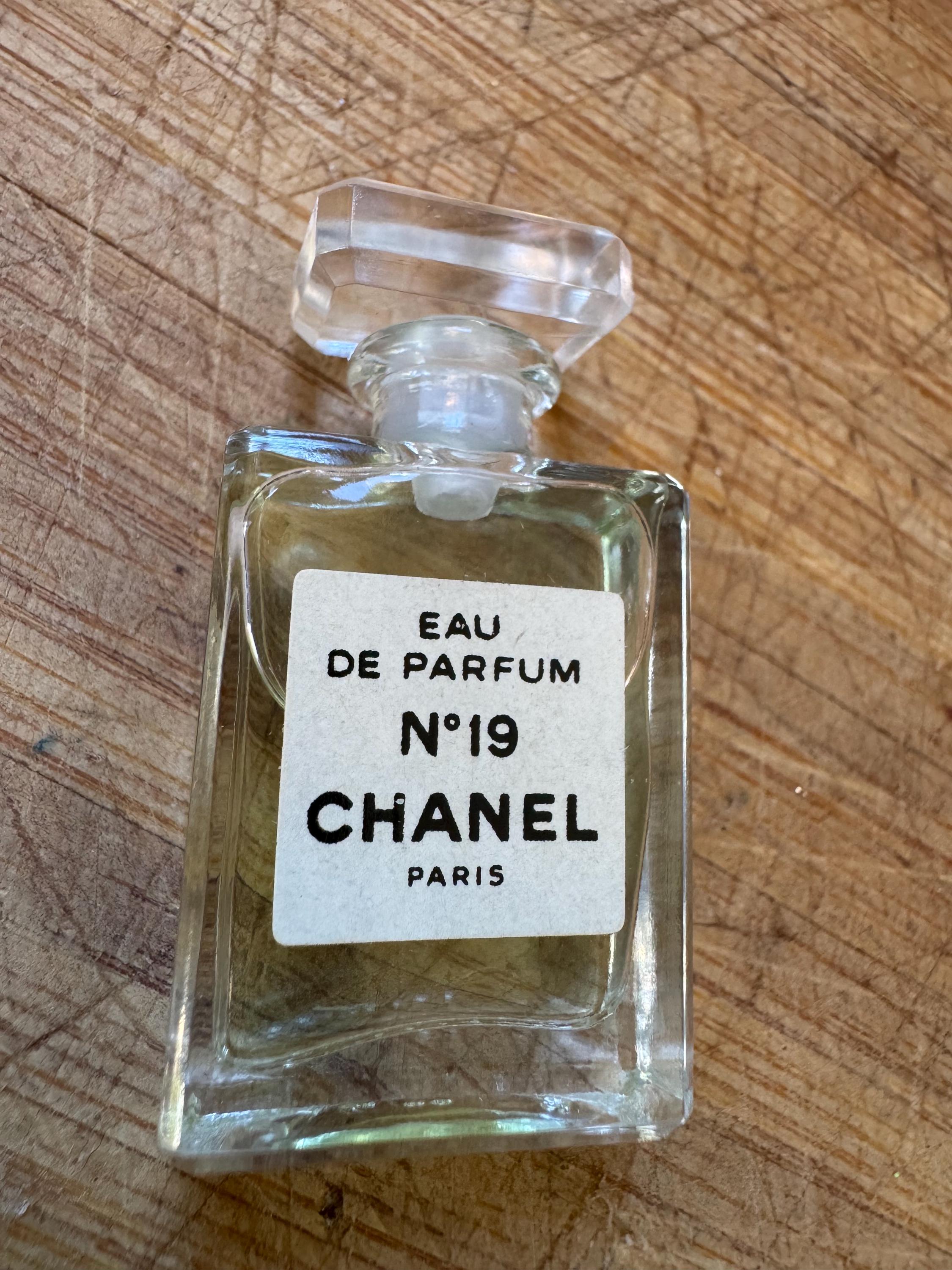 Chanel No 19 Vintage - Etsy