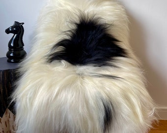 XL Large Luxurious Genuine Icelandic Sheepskin Rug Sheep Fur In Natural White/Ivory/Cream and Black Colour