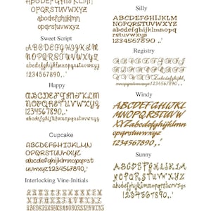 K&ouml;nnte beinhalten: Ein digitales Bild, das verschiedene Schriftstile f&uuml;r das Alphabet, Zahlen und Satzzeichen zeigt. Die Schriftstile sind mit Namen wie "Funhouse", "Silly", "Sweet Script", "Registry", "Happy", "Cupcake", "Windy", "Sunny" und "Interlocking Vine-Initials" gekennzeichnet.