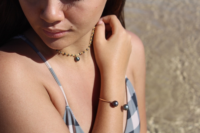 Tahitian pearl hammered cuff