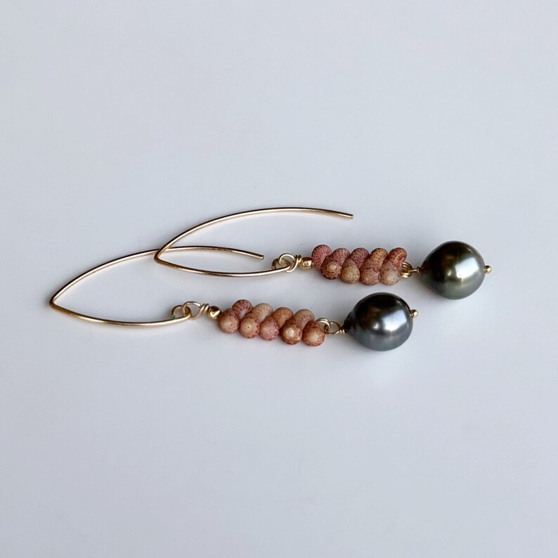 Kahelelani shell & Tahitian pearl Marquis earrings in your choice of material and length bild 12