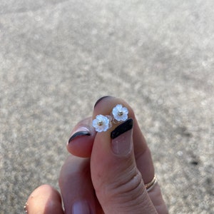 Mother of pearl Flower stud earrings in 14k gold fill