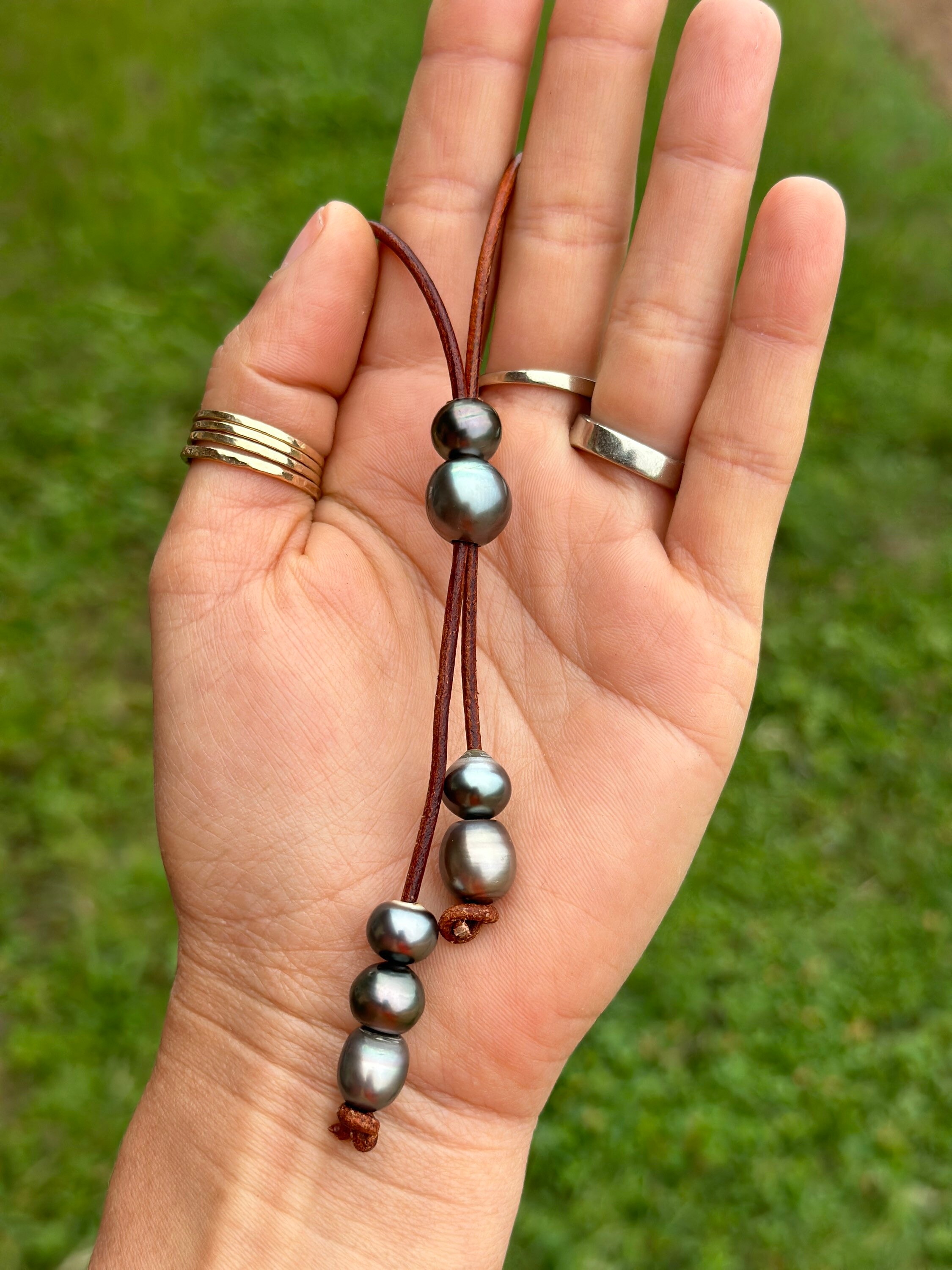 Pearls and Leather Necklace for Women, Seaside Beach Jewelry, Tahitian Black Cultured Pearls, Pearl Choker, Pearl Pendant, St Barts Jewelry.