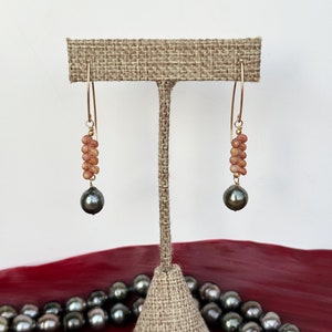 Kahelelani shell & Tahitian pearl Marquis earrings in your choice of material and length bild 6
