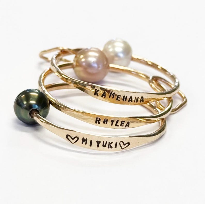 Pulsera martillada estampada a mano para bebé imagen 6