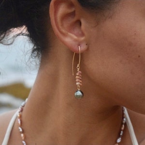Kahelelani shell & Tahitian pearl Marquis earrings in your choice of material and length bild 3