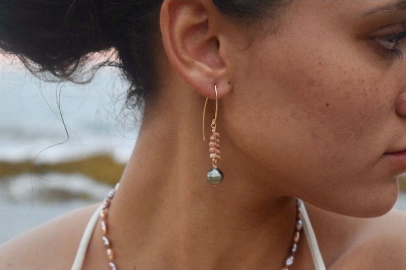 Kahelelani shell & Tahitian pearl Marquis earrings in your choice of material and length bild 3