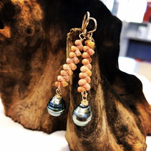 Kahelelani shell bar earrings featuring Tahitian or fresh water pearls