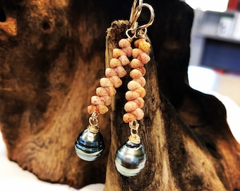 Kahelelani shell bar earrings featuring Tahitian or fresh water pearls