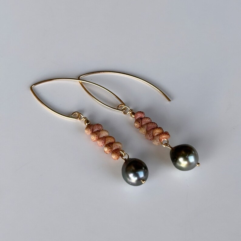 Kahelelani shell & Tahitian pearl Marquis earrings in your choice of material and length bild 10