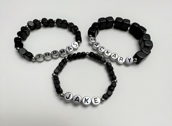 IN-836-OR / 2 Piezas - Mini Cuenta Cuadrada Con Inicial Y Agujero Lateral, Dije De Dado Con Letra De Plata Rodiada Para Hacer Pulseras De Nudos O Cuentas / 3,9 Mm - España