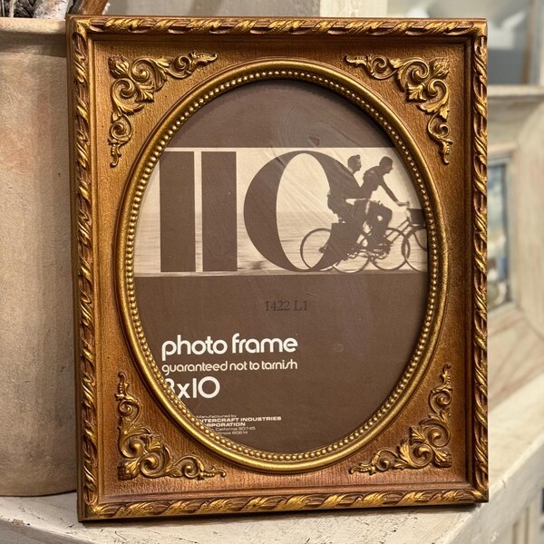 Vintage Ornate Gold Oval Picture Frame 8x10”