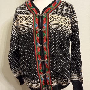 Vintage Women’s Dale Of Norway Traditional Norwegian Silver Clasp Wool Sweater