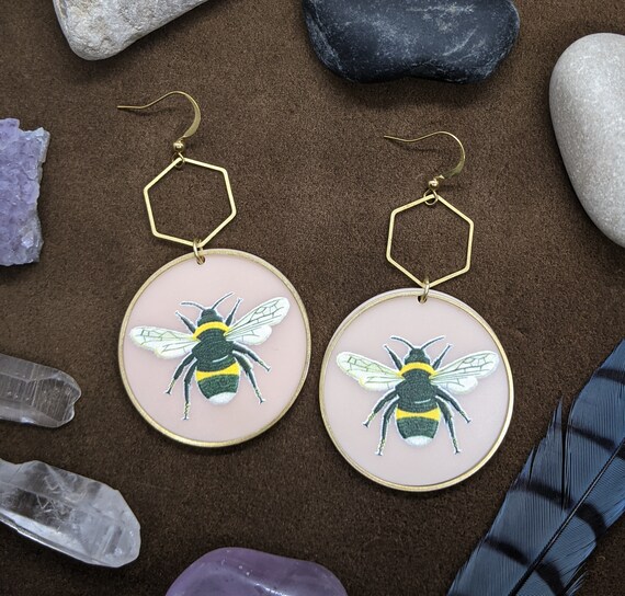 Large bee earrings deals