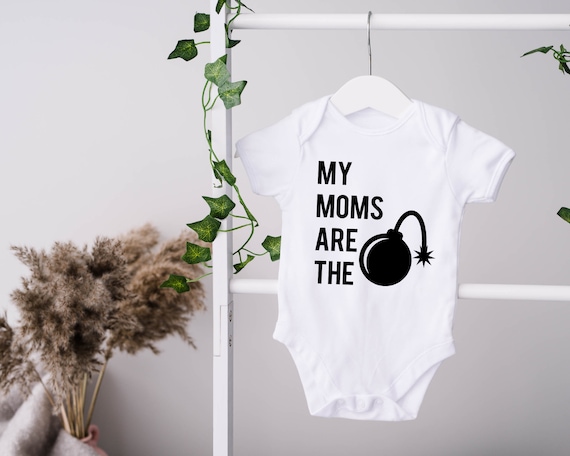 Lesbian Bodysuit, Lesbian Moms, My moms are the bomb, Two Moms, Two  Mommies, LGBT Baby Outfit, Two Mommys, Baby shower gift, Gay Baby, Pride