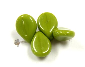 Preciosa Pip Beads: Medium Green Opaque Czech Glass, 5x7mm, 50 Pcs