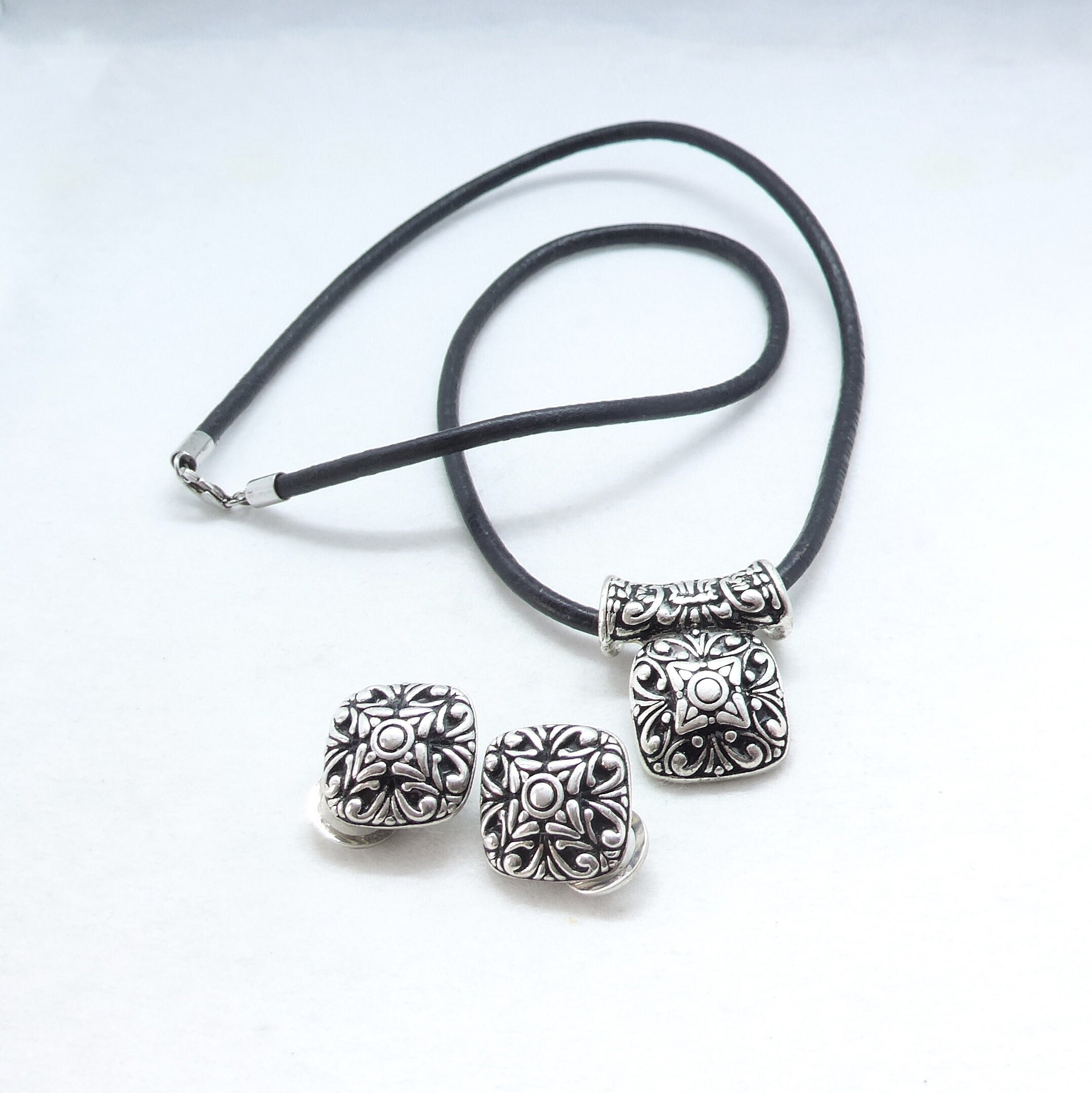 Collier Premier Designs En Cuir Noir – 4 Cordes Avec Médaille, Style Bohème