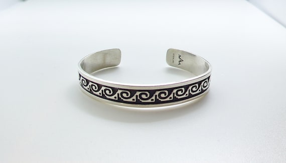 So Unique Vintage Hopi/ Navajo 'Native American Jewelry Silver Wave: Bracelet Old So Unique Vintage Hopi/ Navajo 'Native American Jewelry Silver Wave: Bracelet Old