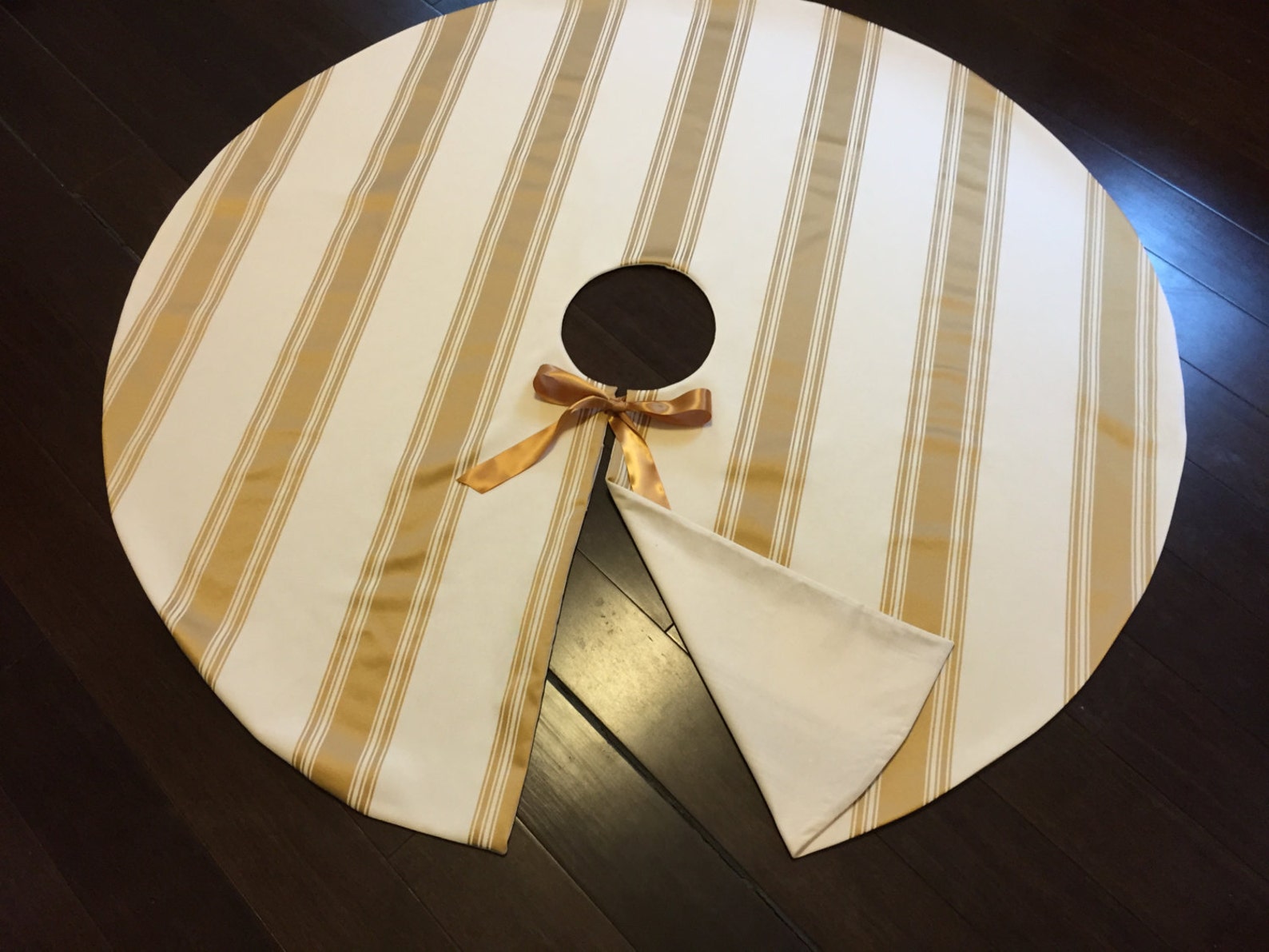 Elegant Christmas Tree Skirts 