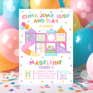 Puede incluir: Una invitación colorida para una fiesta de cumpleaños infantil. La invitación presenta una ilustración de dibujos animados de un patio de recreo con un tobogán, una escalera y una estructura de escalada. El texto de la invitación dice "Climb, Jump, Slide and Play to Celebrate Madeleine Turning 6". La invitación también incluye la fecha, la hora y la ubicación de la fiesta.