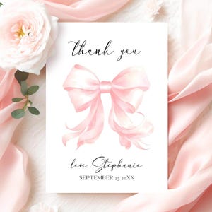 Modelo de cartão de agradecimento para chá de bebê com laço rosa Modelo Canva para chá de bebê com laço rosa elegante Etiqueta de agradecimento para chá de bebê com laço rosa Download de fita rosa FB4