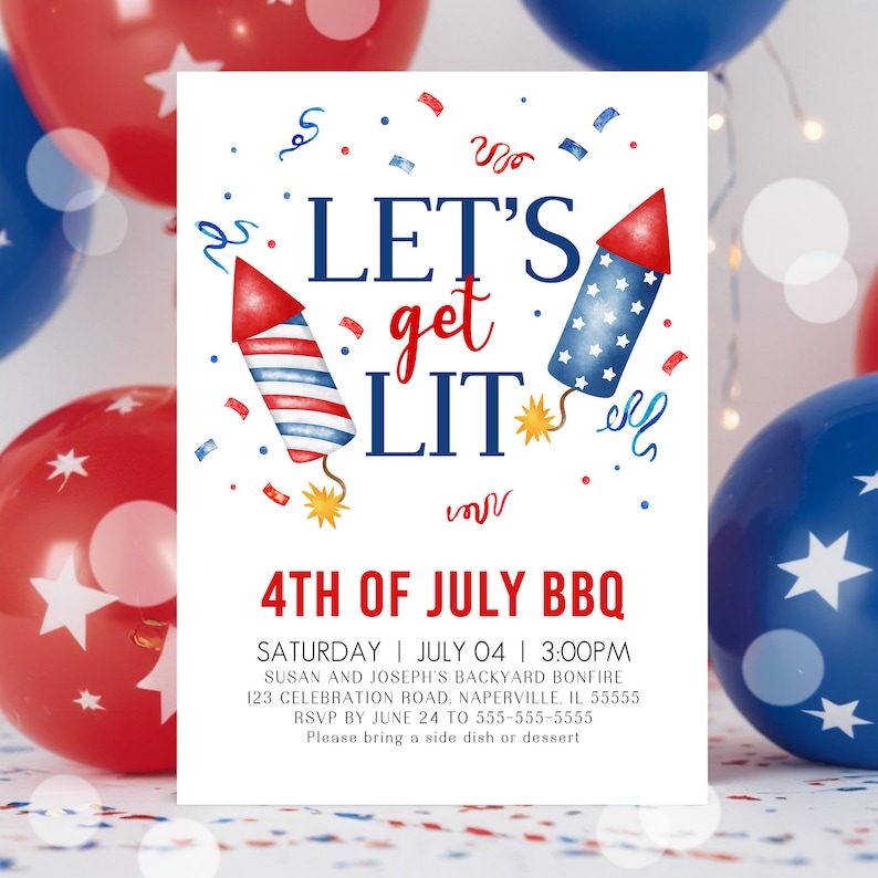 Peut inclure: Une carte d'invitation blanche avec des feux d'artifice et des confettis rouge, blanc et bleu. Le texte indique "Let's get lit 4th of July BBQ" avec la date et l'heure de l'&eacute;v&eacute;nement ci-dessous.
