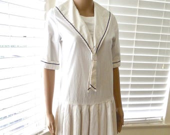 Abito da marinaio anni '80 LAURA ASHLEY, abito nautico, abito midi in cotone bianco, abito a vita bassa, colletto da marinaio, gonna a pieghe, abbottonatura posteriore, taglia 2/4 Small