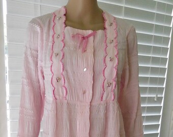 60s Pink HOUSE Robe WACOAL Pink Ruffled Robe Long Housecoat Snap Up Seersucker Robe Lightweight Robe Embroidered Robe Size Small-Medium