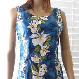 80s HAWAIIAN Muumuu JADE FASHIONS Tropical Maxi Dress Hawaiian Ruffle Front Dress Blue White Ginger Floral Fitted Tiki Dress Size 2-4 Petite