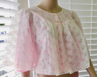 Camisola estilo anos 60, modelo Nanette, em renda branca transparente e nylon rosa com sobreposição de renda branca. Camada dupla. Lingerie clássica de Hollywood, nunca usada, tamanho pequeno.