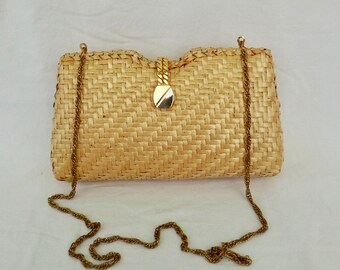Resort Chic Woven PUrple Lilac Metal Frame Clutch with Strap Purse Resort Bag 80s Woven Raffia Purple Metal Frame Crossbody Bag