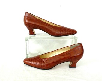 SESTO MEUCCI Croc Embossed Pumps Brown Leather Pumps Kitten Heel Court Style Heel Unworn Italian Leather Heels Size 7 N Made In Italy