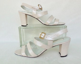 Pink HIGH HEEL Sandals Buckle Strap Formal Strappy Open Toe Pale Pink Low Heels Wedding Heels Size 8.5 Mexico