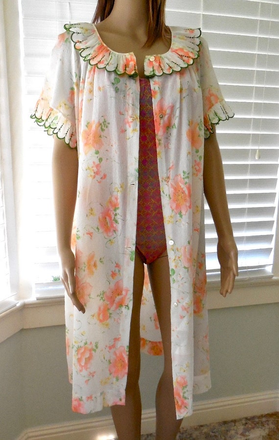 60s FLORAL Robe KOMAR RuffleD Smock Robe Housecoa… - image 9