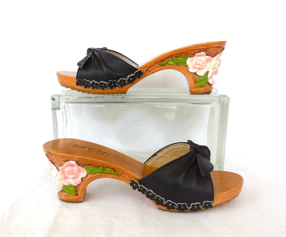 CARVED Wood Clogs BETSEY JOHNSON Hand Painted Woo… - image 1