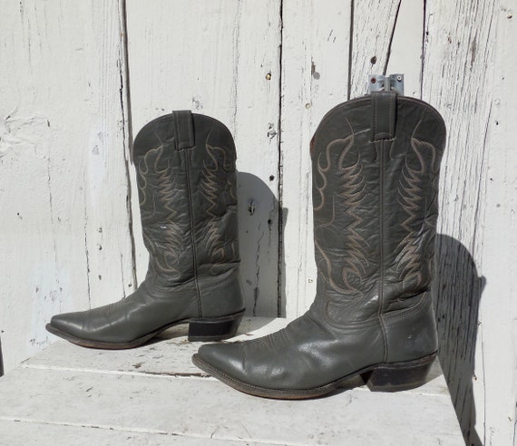 stovepipe cowboy boots